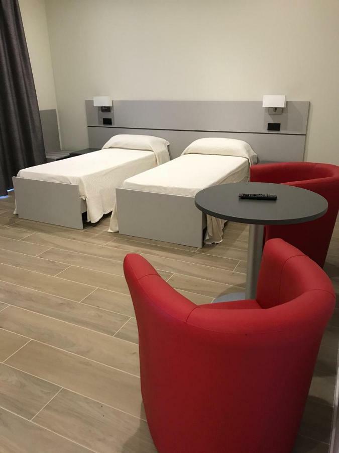 Roma Rooms Анкона Екстериор снимка