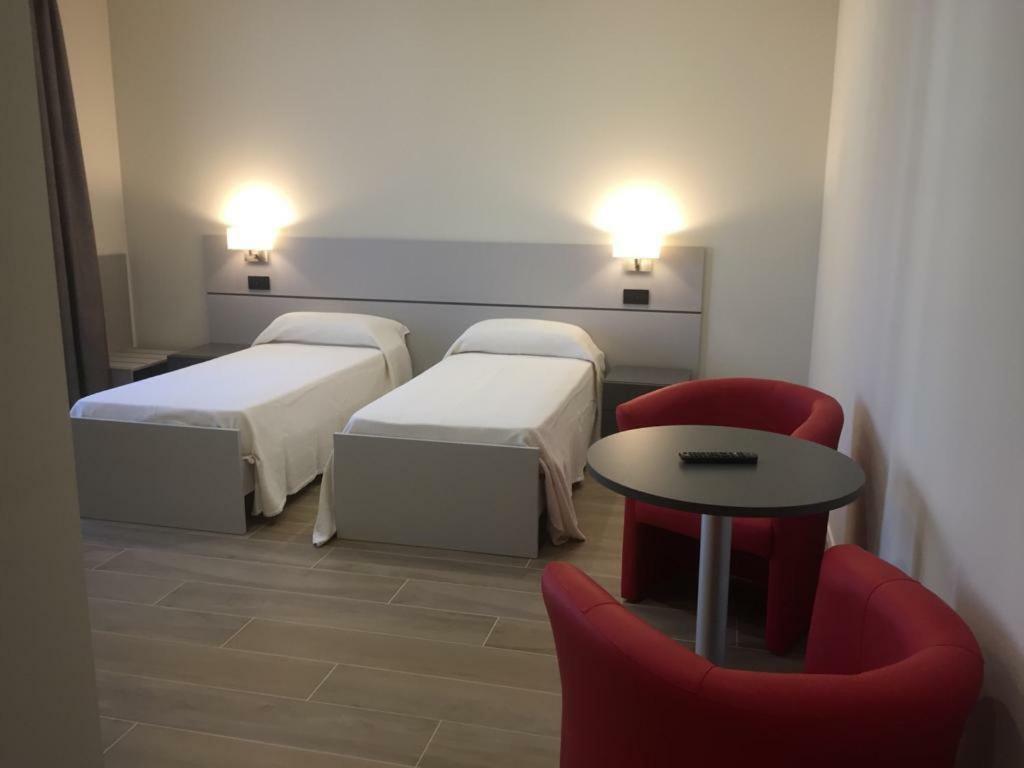 Roma Rooms Анкона Екстериор снимка