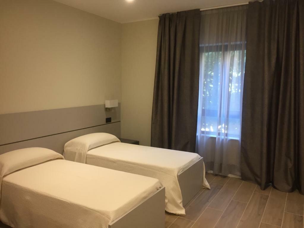 Roma Rooms Анкона Екстериор снимка